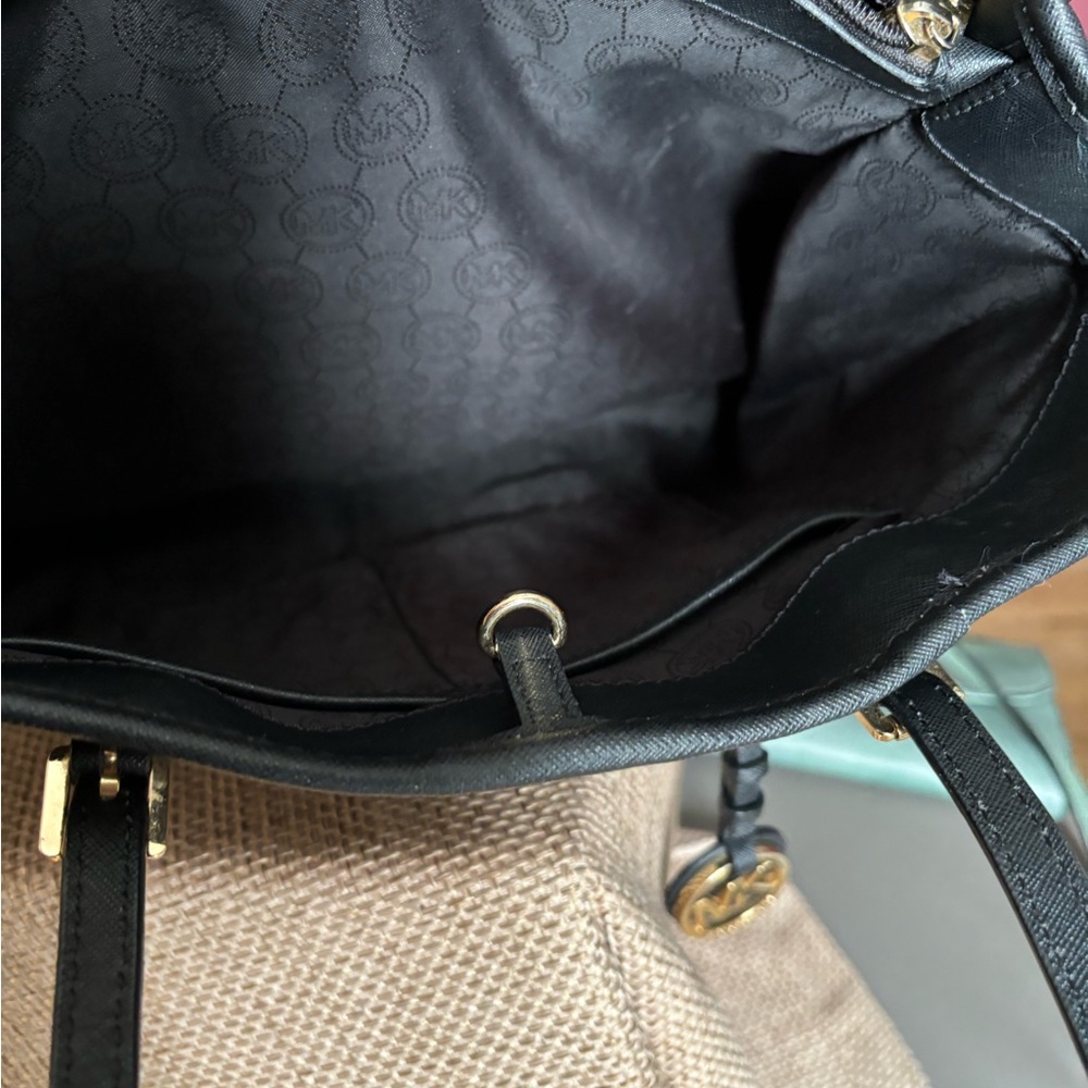 Large black Michael Kors tote bag with gold hardware EUC - Picture 6 of 9